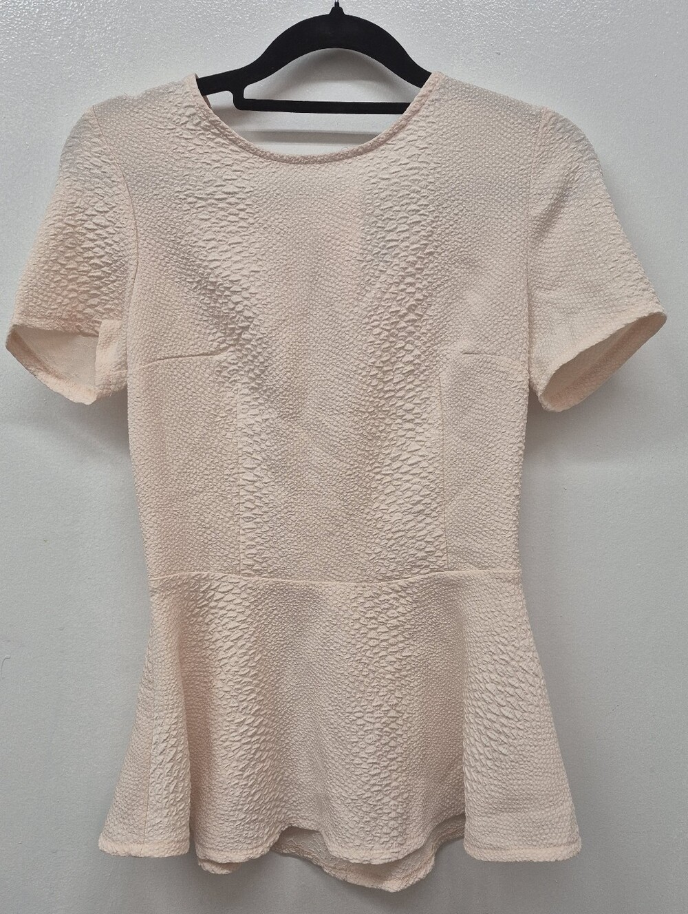🌼5/$20 H&M Pale Blush Textured Peplum Top